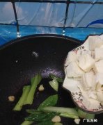 怎样做美味的青菜鸡蛋炒花卷