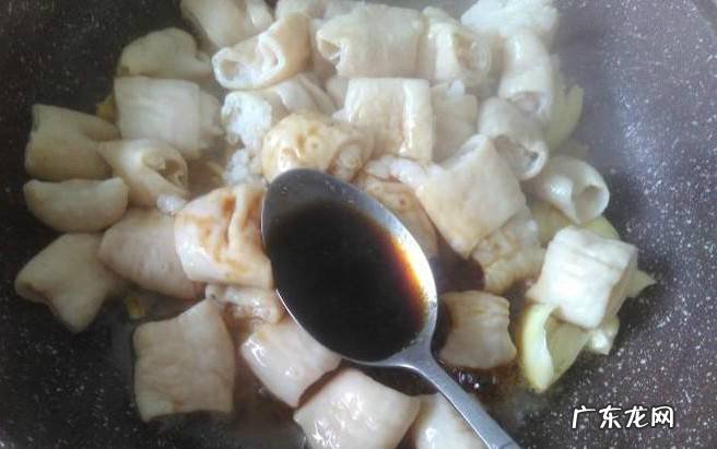 榄角爆大肠的做法