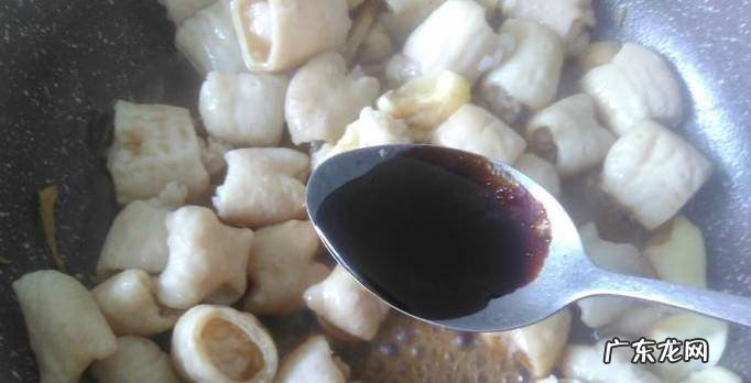 榄角爆大肠的做法