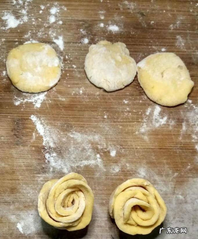 怎样做美味的南瓜味的玫瑰馒头