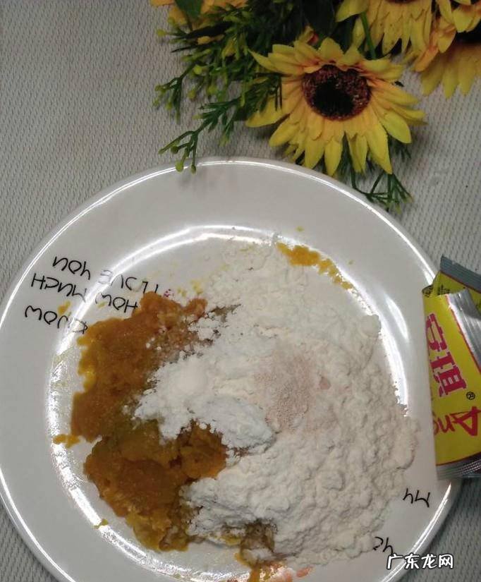 怎样做美味的南瓜味的玫瑰馒头