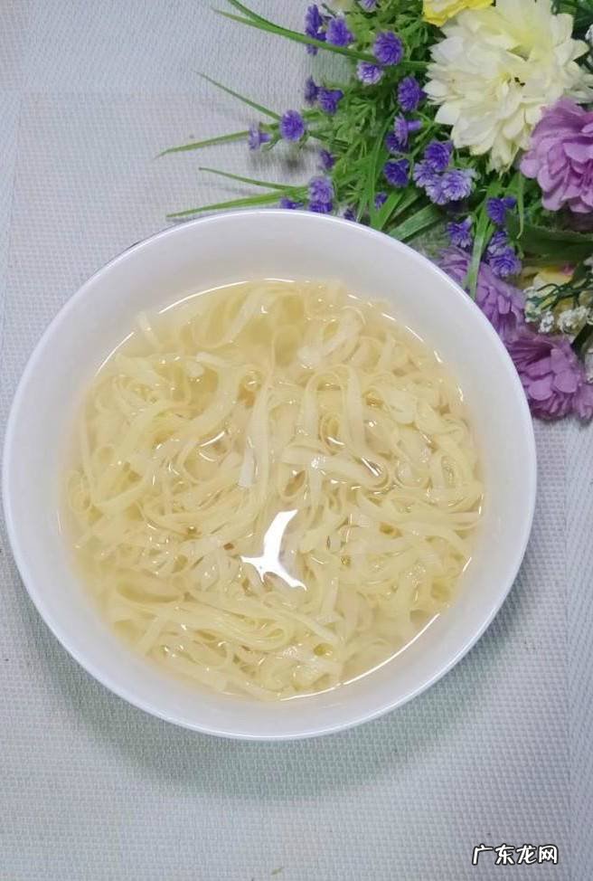 怎样做美味的胡萝卜毛豆炒豆腐皮