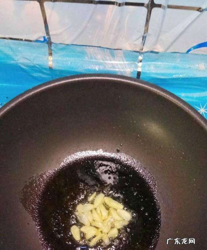 怎样做美味的胡萝卜毛豆炒豆腐皮