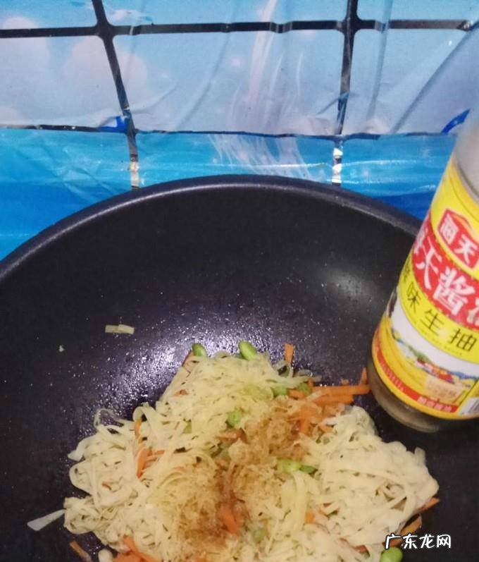 怎样做美味的胡萝卜毛豆炒豆腐皮