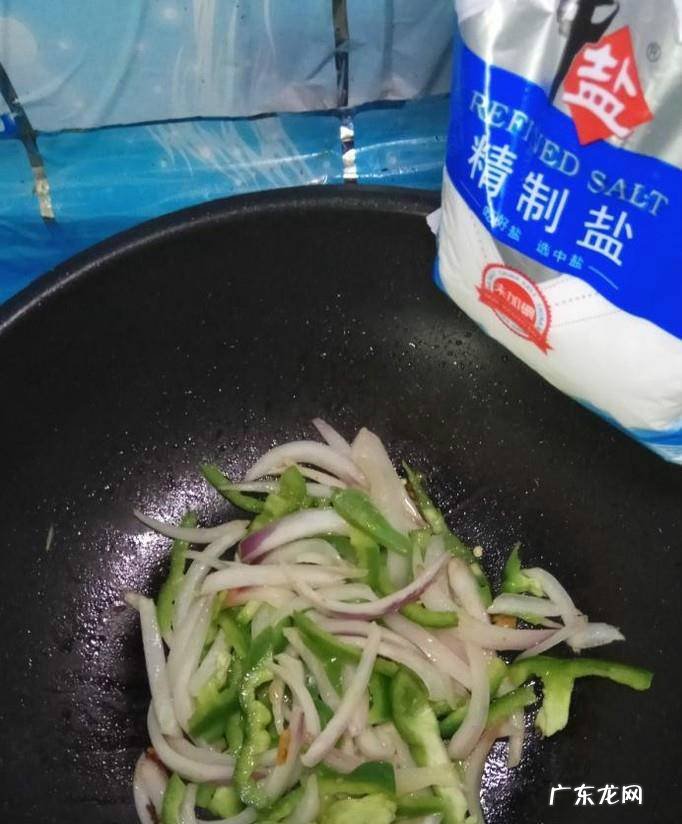 怎样做美味的青椒洋葱炒鸡胸肉