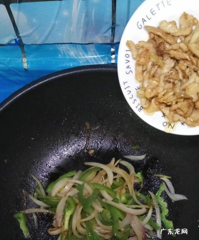 怎样做美味的青椒洋葱炒鸡胸肉