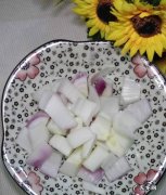 怎样做美味的洋葱青椒炒香菇