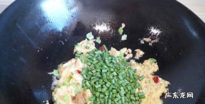 虾酱炒豇豆鸡蛋的家常做法