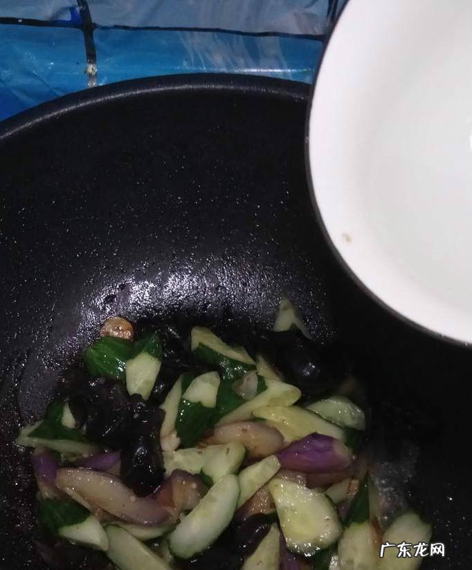 怎样做美味的茄子木耳炒黄瓜