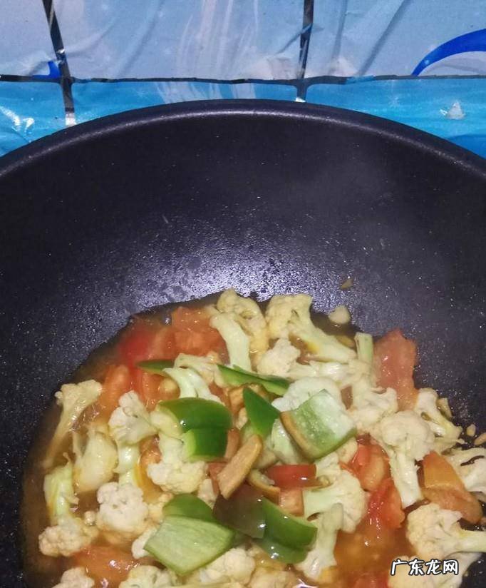 怎样做美味的花菜炒西红柿