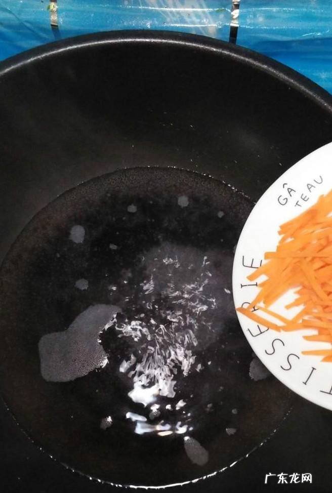 怎样做美味的苦瓜胡萝卜鸡蛋煎饼