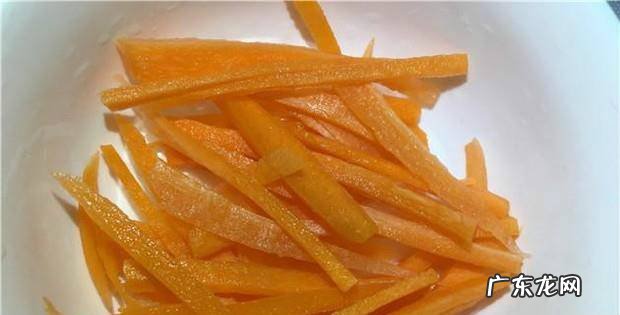 蒜蓉红萝卜海带丝的家常做法