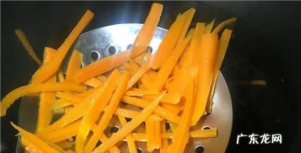 蒜蓉红萝卜海带丝的家常做法