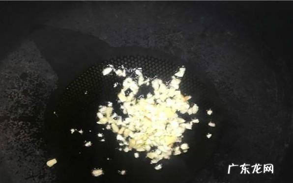 蒜蓉红萝卜海带丝的家常做法