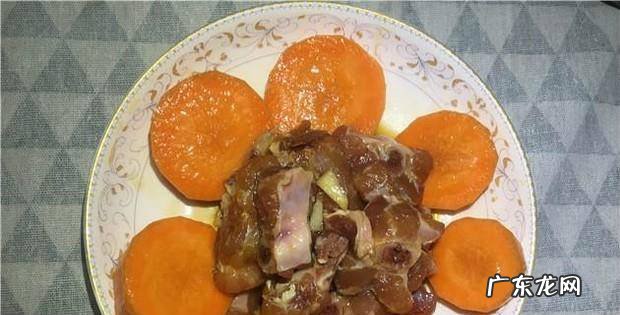红萝卜蒸猪小排的家常做法
