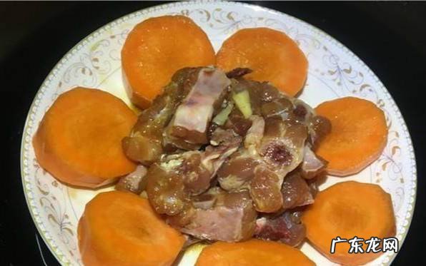 红萝卜蒸猪小排的家常做法