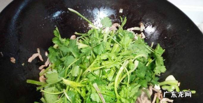 香菜青椒炒肉丝的做法