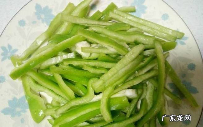 香菜青椒炒肉丝的做法