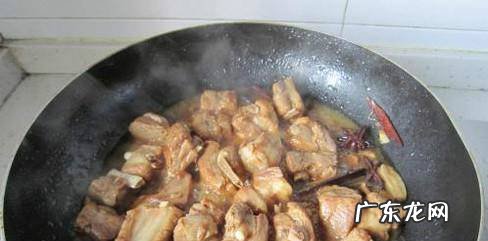 土豆烧排骨怎么做