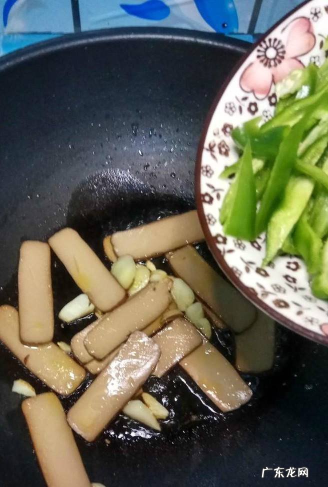怎样做美味的青椒海带炒豆干