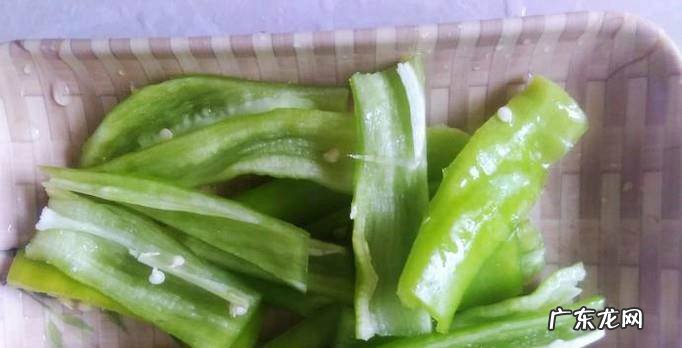 青椒炒鸡肉的做法