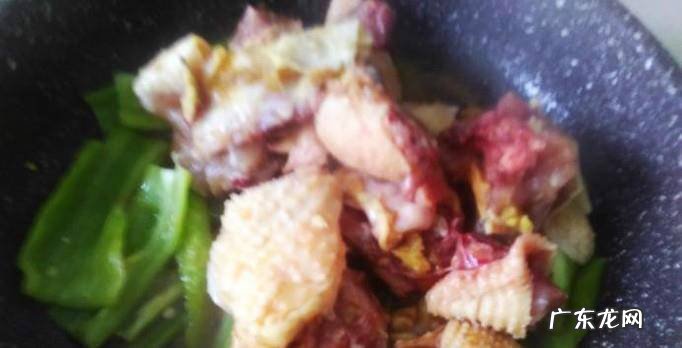 青椒炒鸡肉的做法