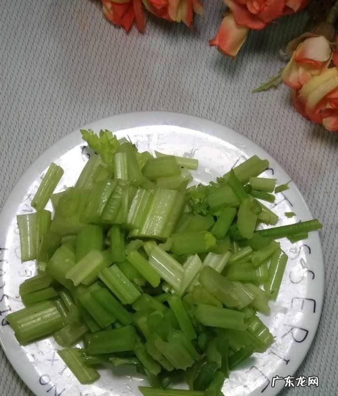 怎样做美味的凉拌海带芹菜胡萝卜丝