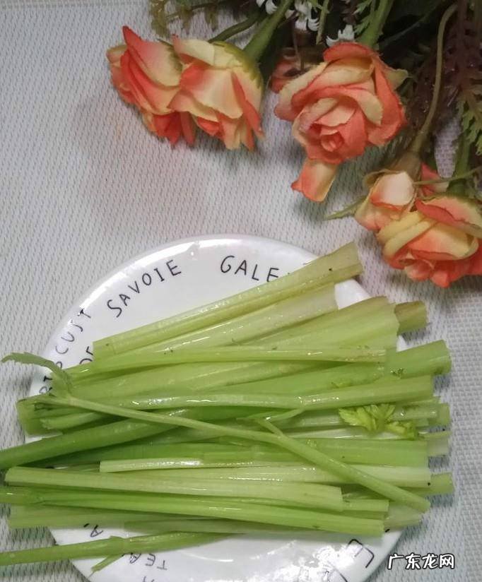 怎样做美味的凉拌海带芹菜胡萝卜丝