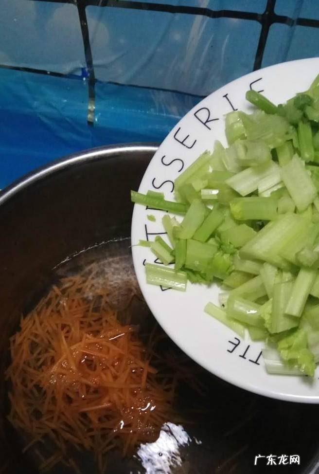 怎样做美味的凉拌海带芹菜胡萝卜丝