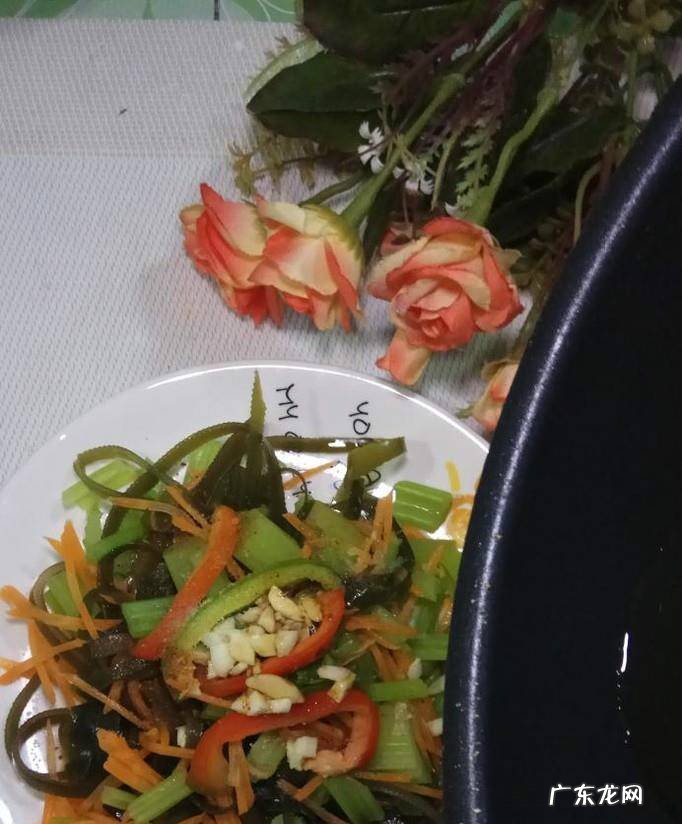 怎样做美味的凉拌海带芹菜胡萝卜丝