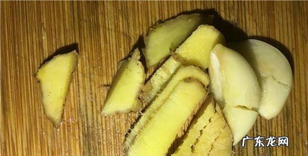 红萝卜焖牛肉的家常做法