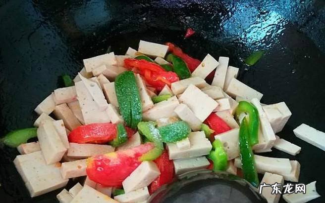 怎么做西红柿青椒炒千层豆腐好吃