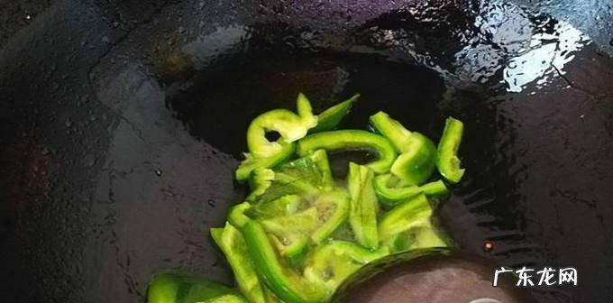 怎么做西红柿青椒炒千层豆腐好吃