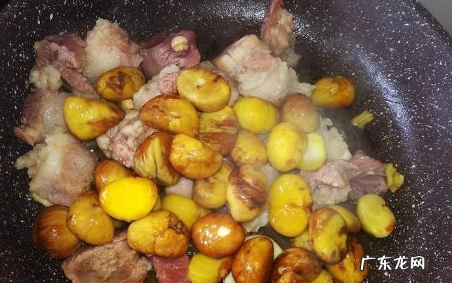 板栗焖猪肉的做法