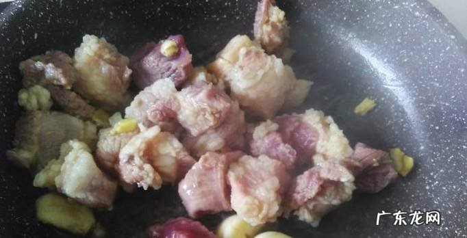 板栗焖猪肉的做法