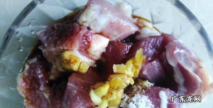 板栗焖猪肉的做法