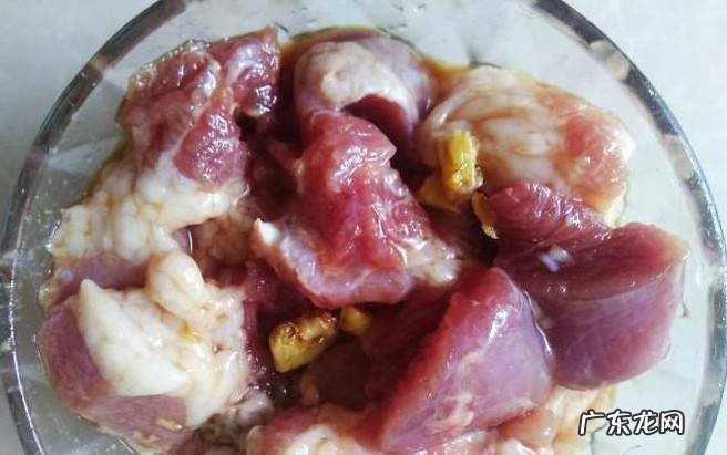 板栗焖猪肉的做法