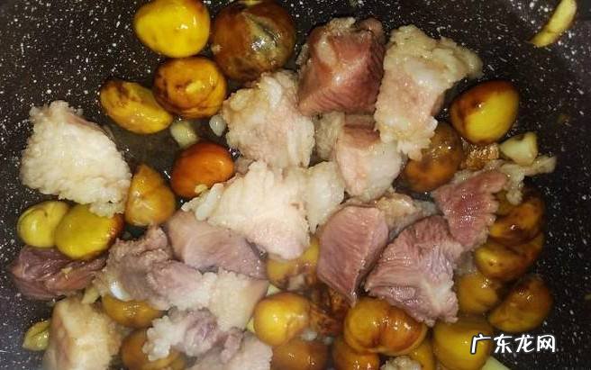 板栗焖猪肉的做法