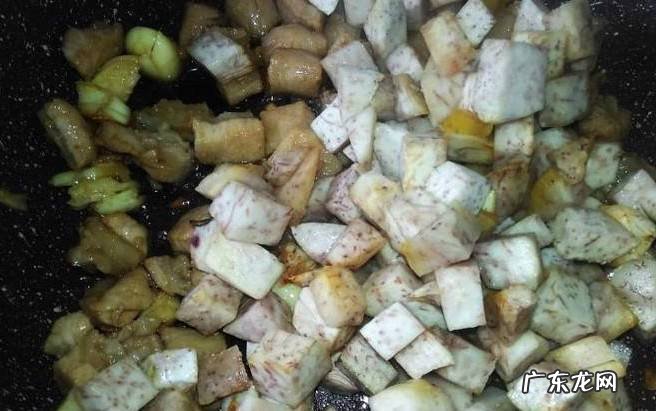 香辣芋头瘦肉丁的做法
