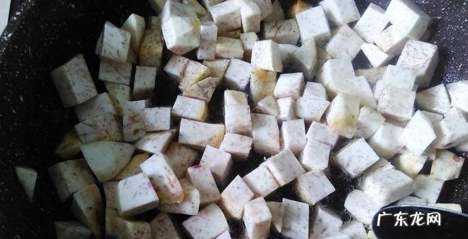 香辣芋头瘦肉丁的做法