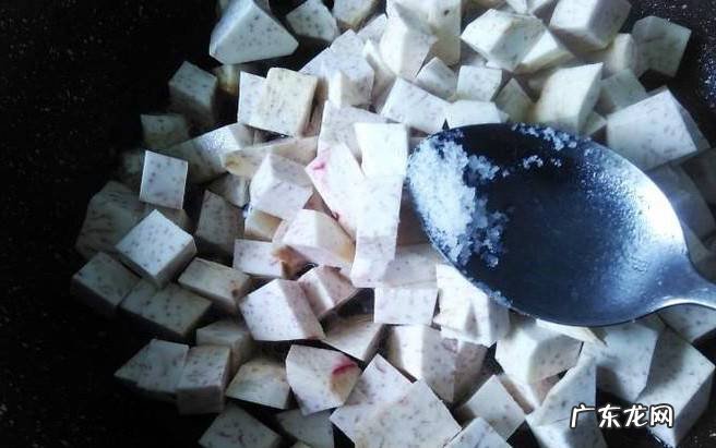 香辣芋头瘦肉丁的做法