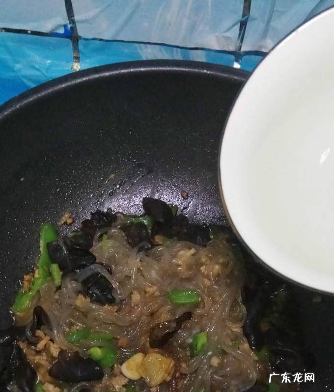 怎样做美味的木耳粉条炒肉末