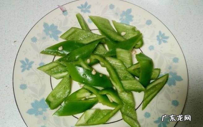 双椒炒鸡肝的家常做法