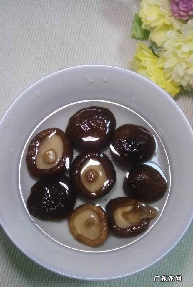 怎样做美味的芹菜胡萝卜炒香菇