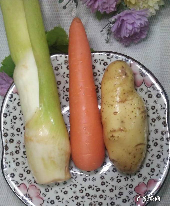 怎样做美味的芹菜胡萝卜炒香菇