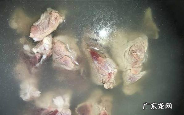 花生黄豆炖龙骨的家常做法