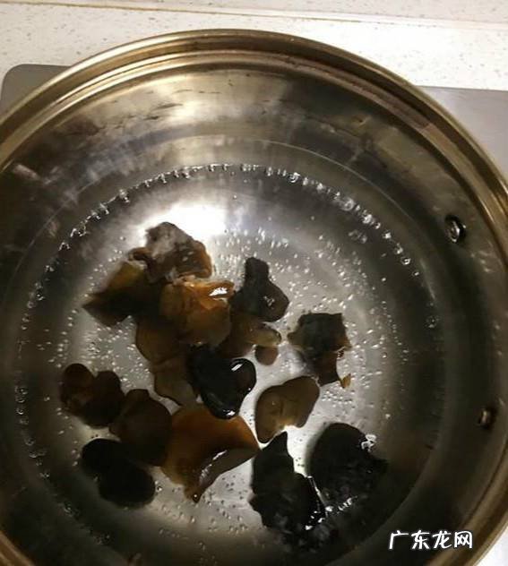 花菜木耳拌五花肉片的家常做法