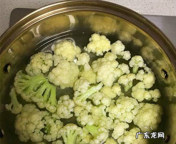 花菜木耳拌五花肉片的家常做法