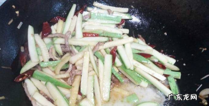 角瓜炒肉丝的家常做法