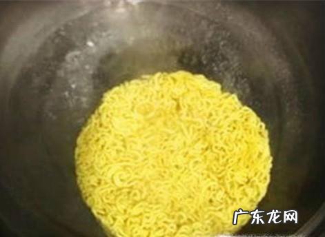网上看到一个很火的煮泡面好吃的方法